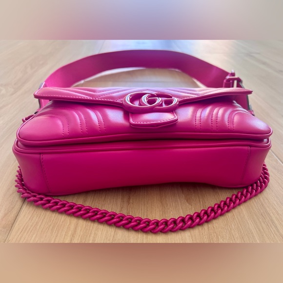 SOLD. Gucci GG Marmont Shoulder Bag! Beautiful Fuchsia color! - Picture 9 of 11